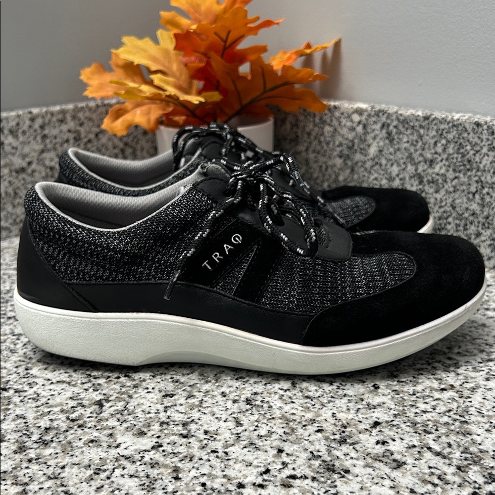 Traq by Alegria Rhythmiq Sneakers